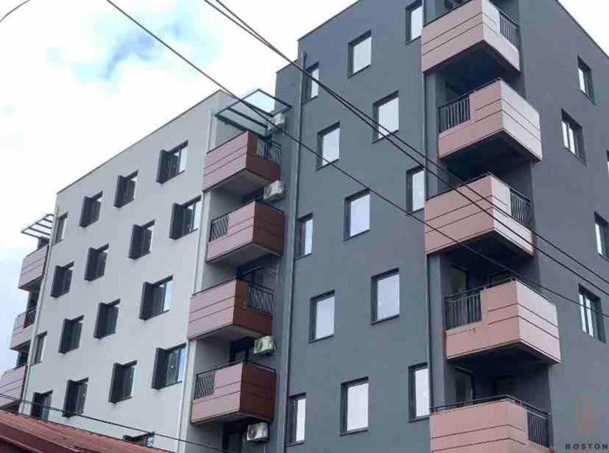 Ira'S 2 Bedroom Central Place With Private Parking Szkopje Kültér fotó
