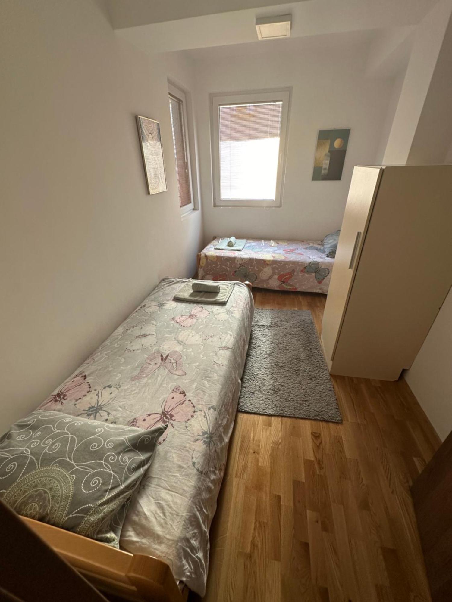 Ira'S 2 Bedroom Central Place With Private Parking Szkopje Kültér fotó